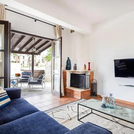 Stroumpi Private Pool Villa Stroumbi